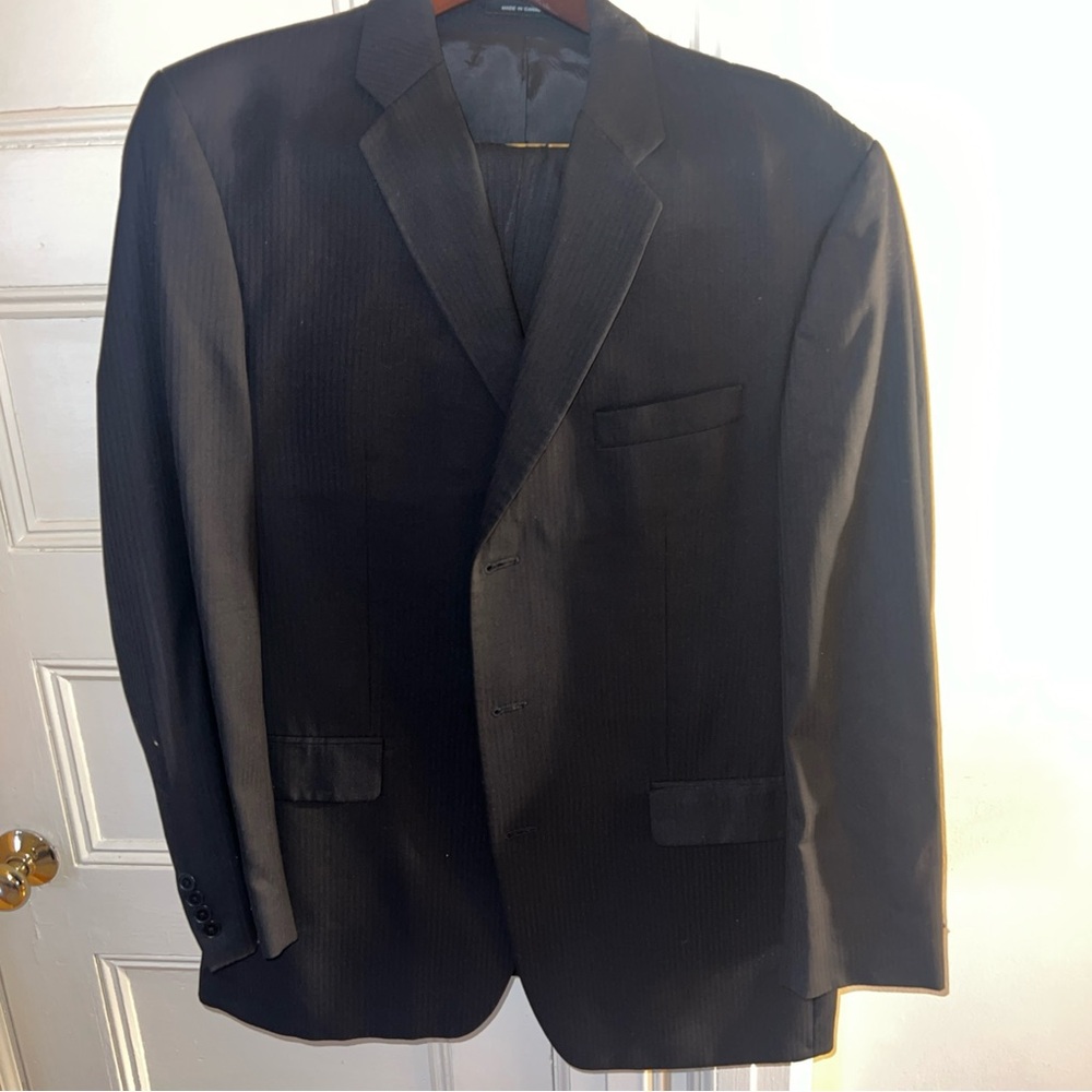 Preowned DKNY Two Piece Classic Men’s Black suit 44L